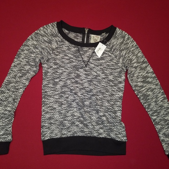 NWT Macys black and white sweater top! - Picture 1 of 2
